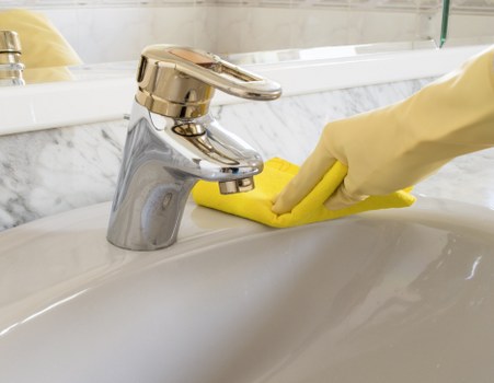 Deep cleaning service in SW14 for kitchens and bathrooms